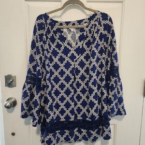 crown & ivy Blue and White Patterned Bell Sleeve Tunic